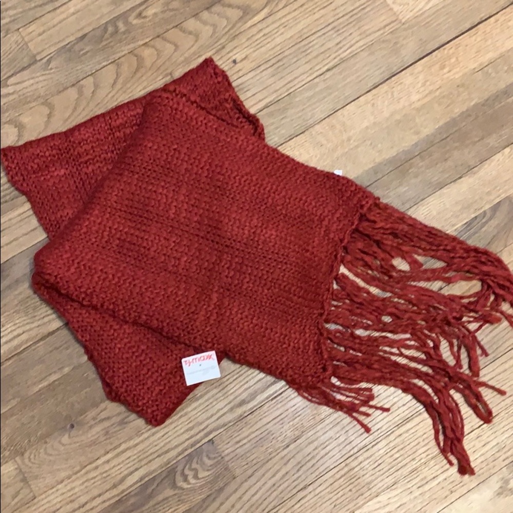 Scarf - Picture 1 of 4